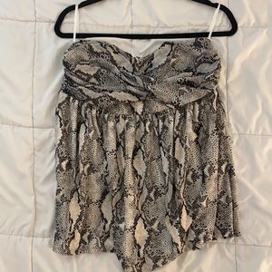TORRID SNAKE SKIN STRAPLESS TOP